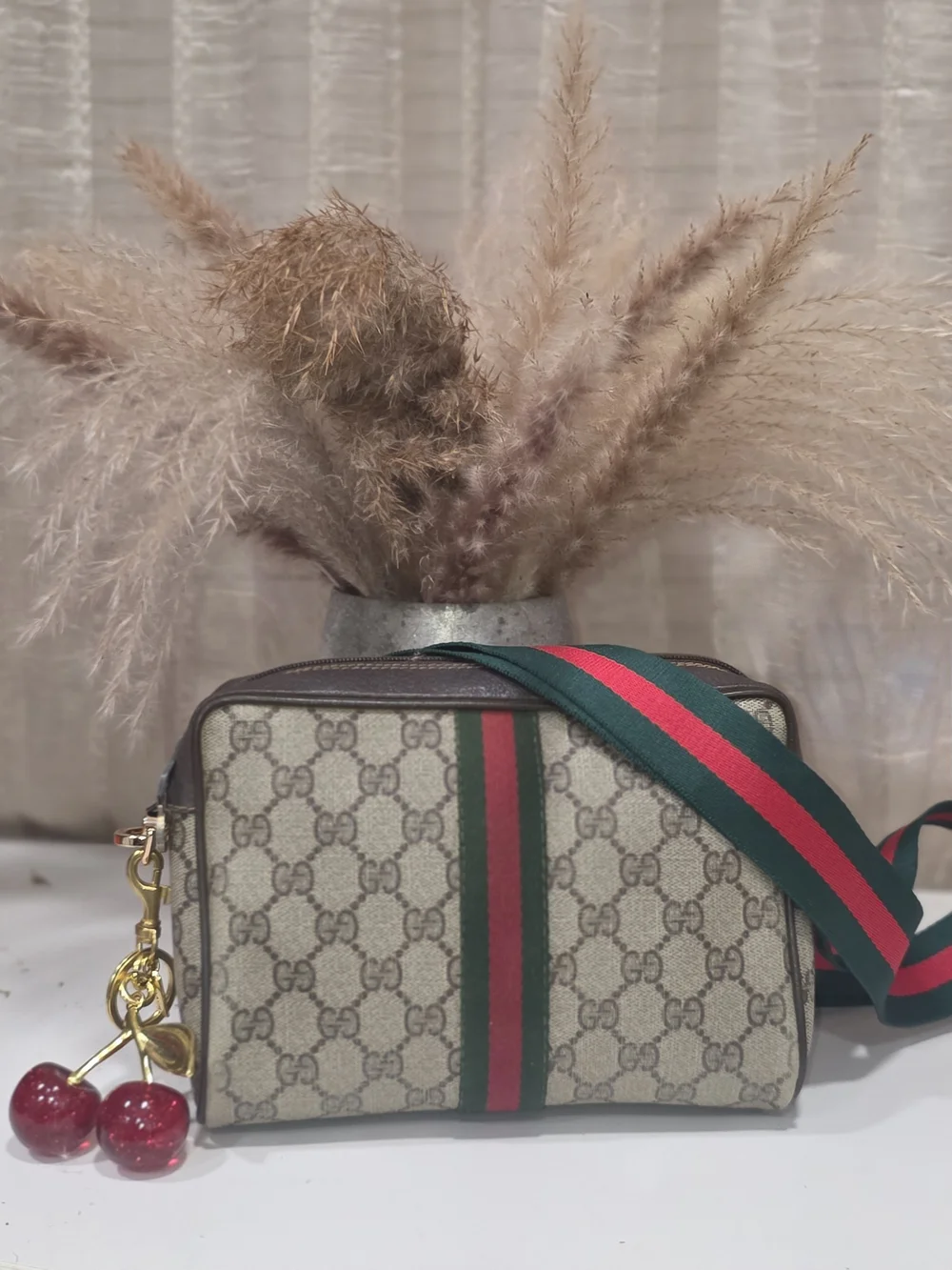 Authentic Gucci Beige GG Toiletry Pouch w/ Green & Red Web W/UNBRANDED STRAP - Picture 2 of 2